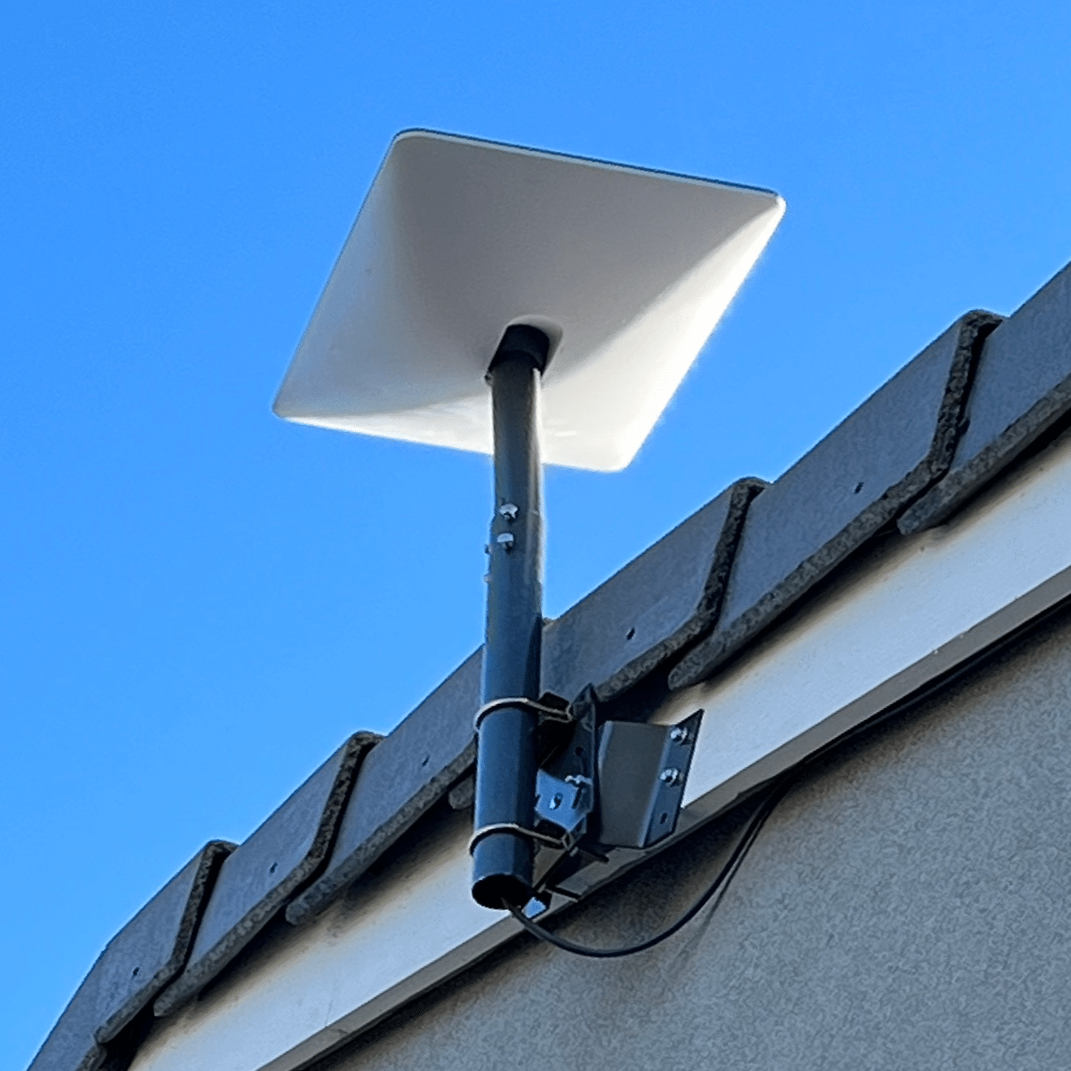 The Advantages of Roof-Mounted Starlink in Jamaica: Expert Installation by Lignum Tech 1